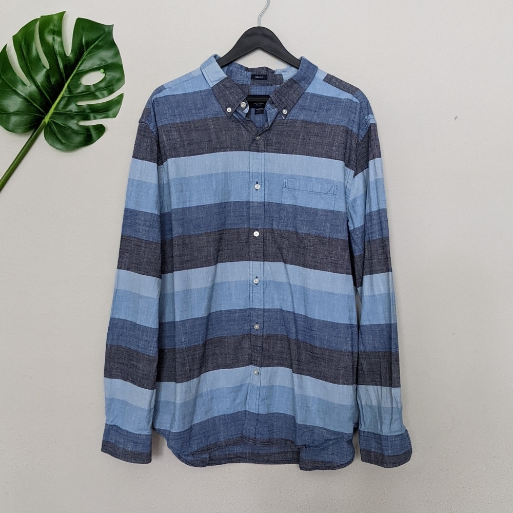 American Eagle chambray shades of blue striped men's button-down size XXL